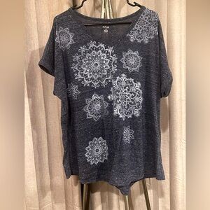 Style‎ & Co. Gray Boxy Short Sleeve Tee with floral print.